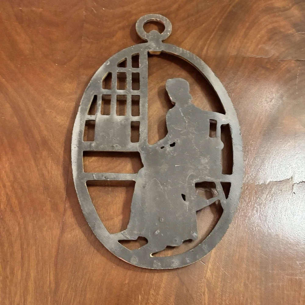 Vintage Metal Colonial Man & Woman Wall‎ Hangings Americana Plaques 11.5